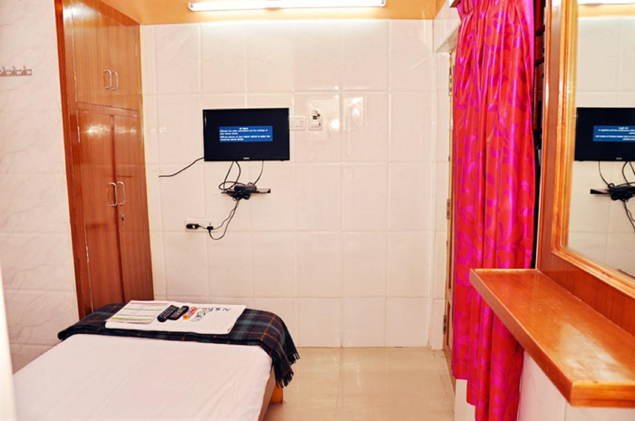 Nb Palace Chennai Exterior foto